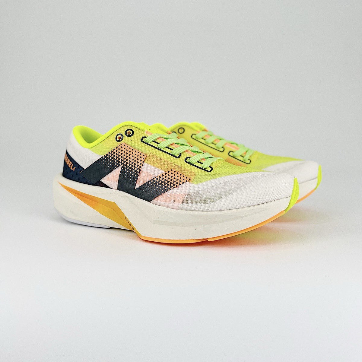 New Balance FuelCell Rebel V4 - Amarelo/Laranja