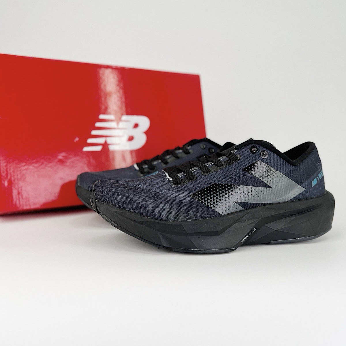 New Balance FuelCell Rebel V4 - Preto