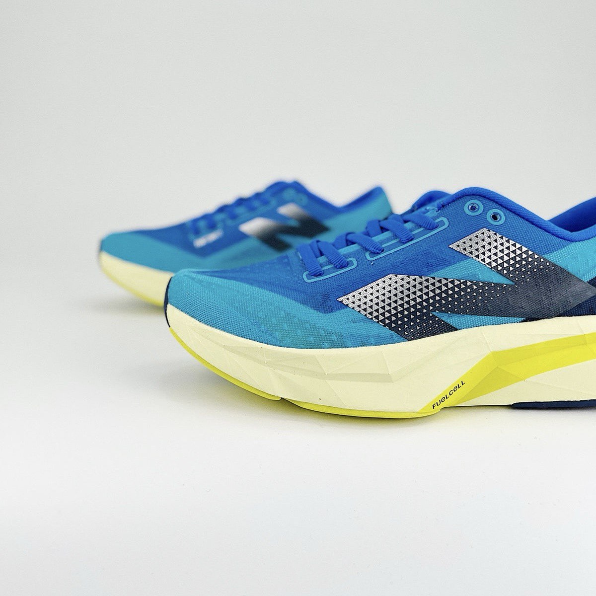 New Balance FuelCell Rebel V4 - Azul/Amarelo