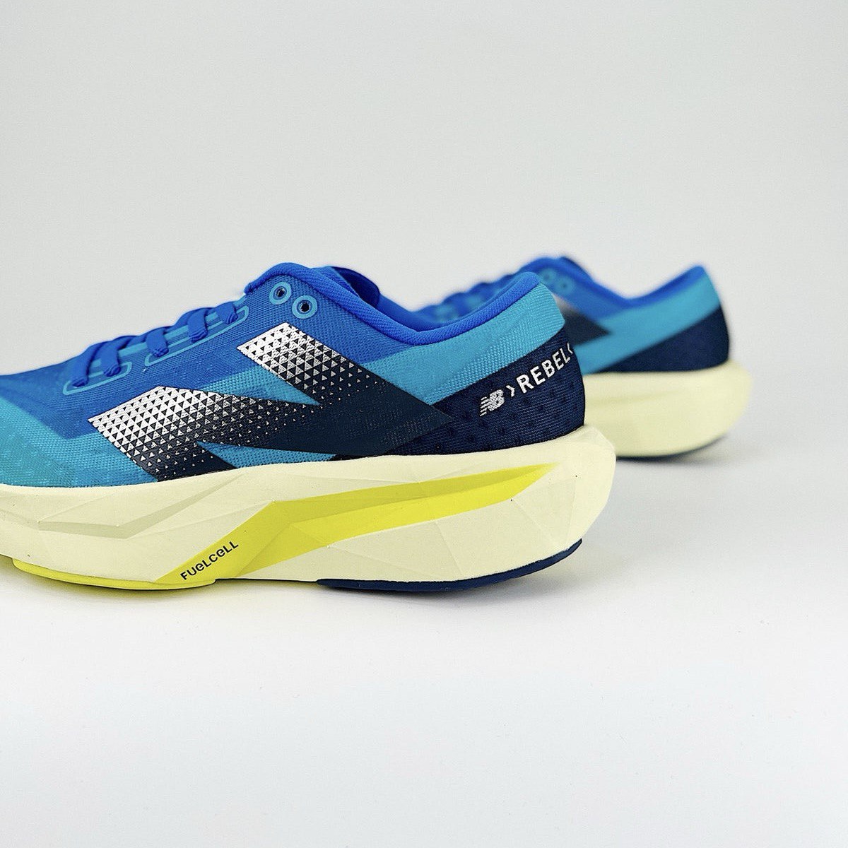 New Balance FuelCell Rebel V4 - Azul/Amarelo