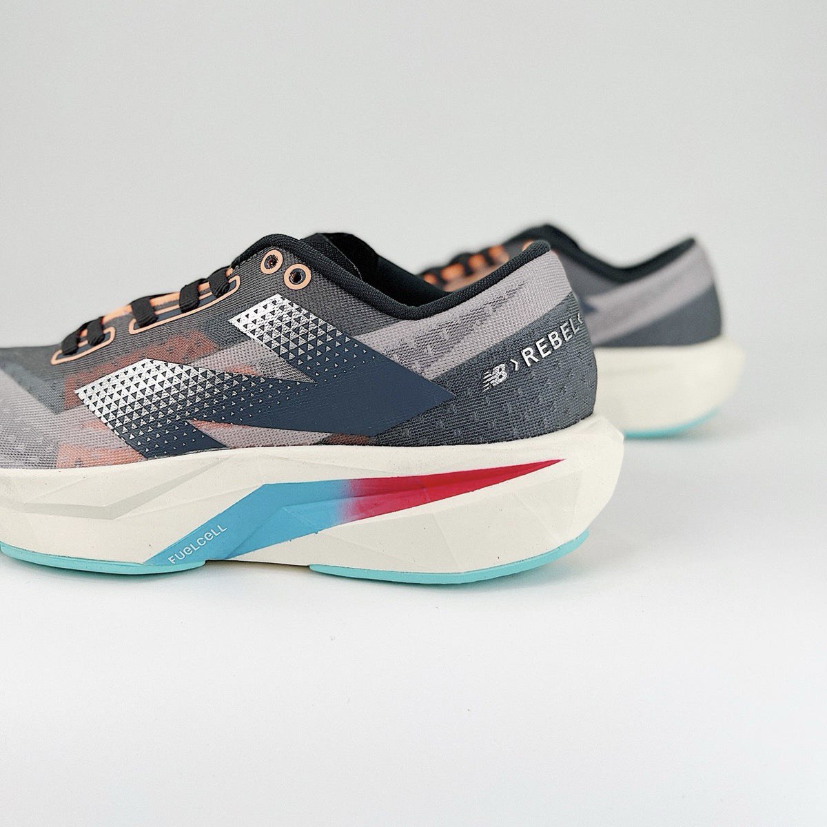 New Balance FuelCell Rebel V4 - Cinza/Azul